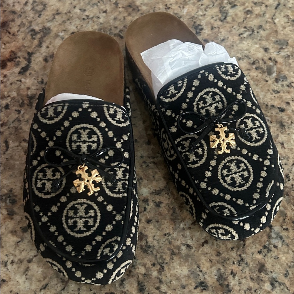 New Tory Burch monogram mules with charm - Picture 3 of 11